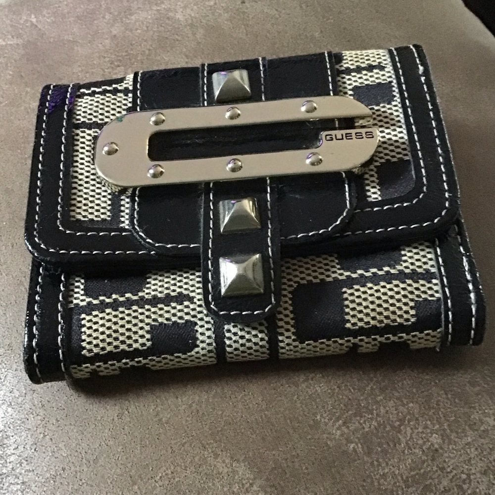 Small Guess Wallet